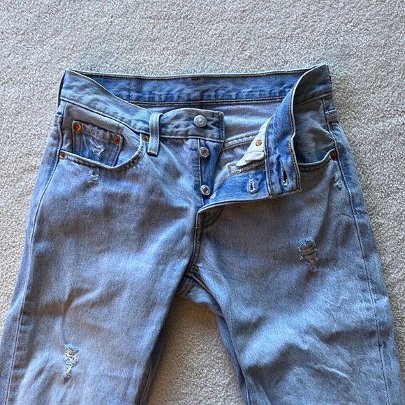 Levi 501 Distressed Cropped Tapered jean in Bowie Wash - Picture 9 of 9